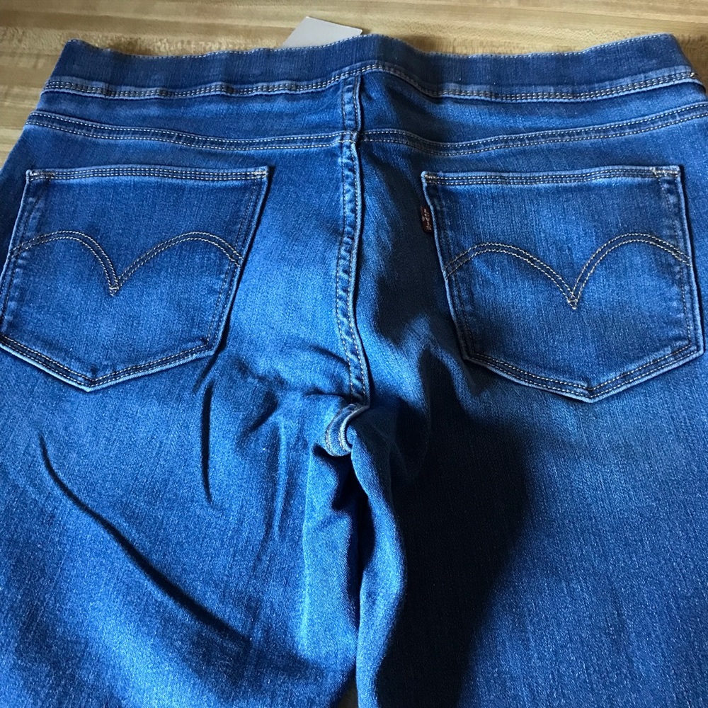 🌸Levi’s Cropped Jeans - Picture 2 of 8